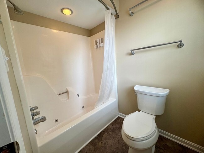Building Photo - 2 Bedroom 2.5 Bathroom in Hummelstown!