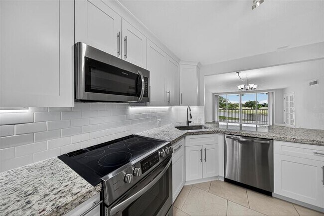 Building Photo - 3090 N Course Dr