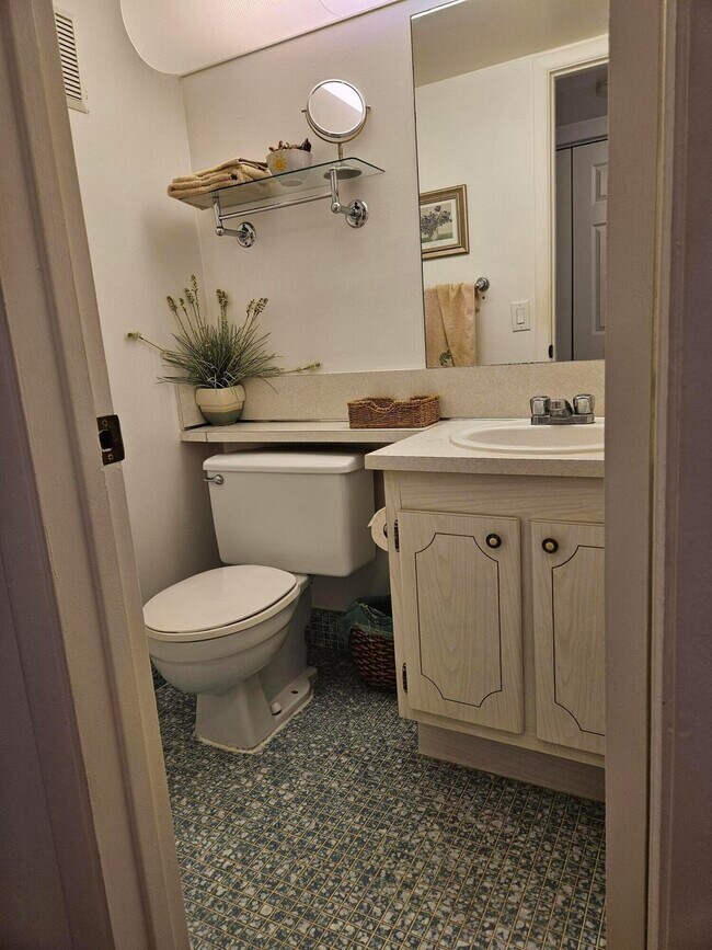 Building Photo - 118 Tilford F