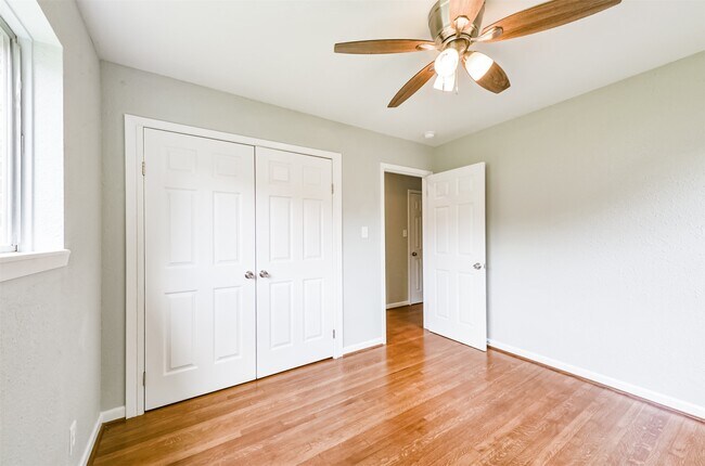 Building Photo - 9631 Bundy Ln