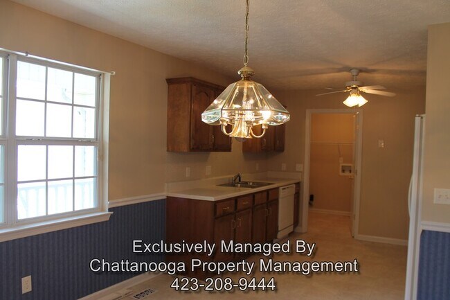 Building Photo - 271 Lee Dr