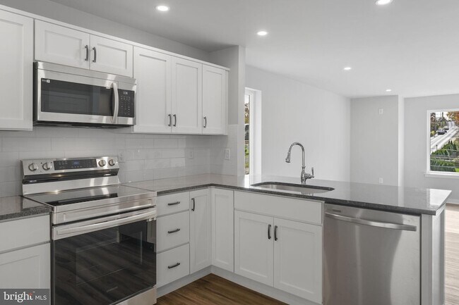 Building Photo - 153 Old Lincoln Hwy