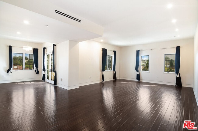 Building Photo - 225 S Hamilton Dr