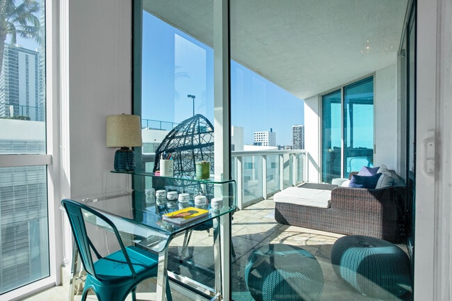 Building Photo - 480 NE 30th St