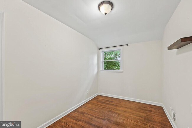 Building Photo - 2722 Woodley Pl