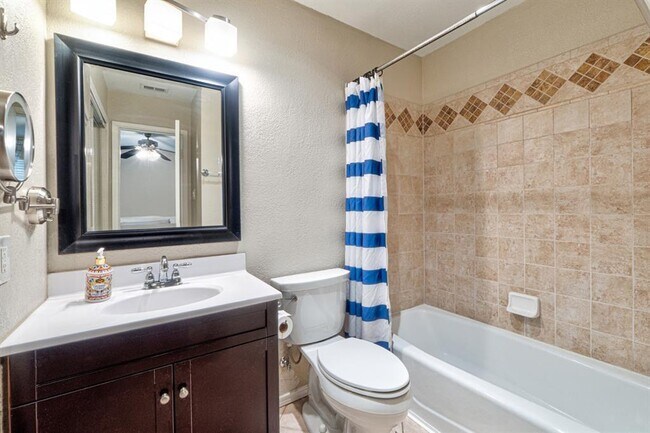 Building Photo - 1411 Gracy Farms Ln