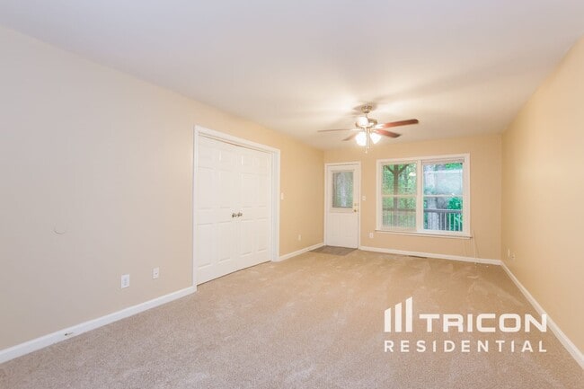 Building Photo - 4311 Hill View Dr