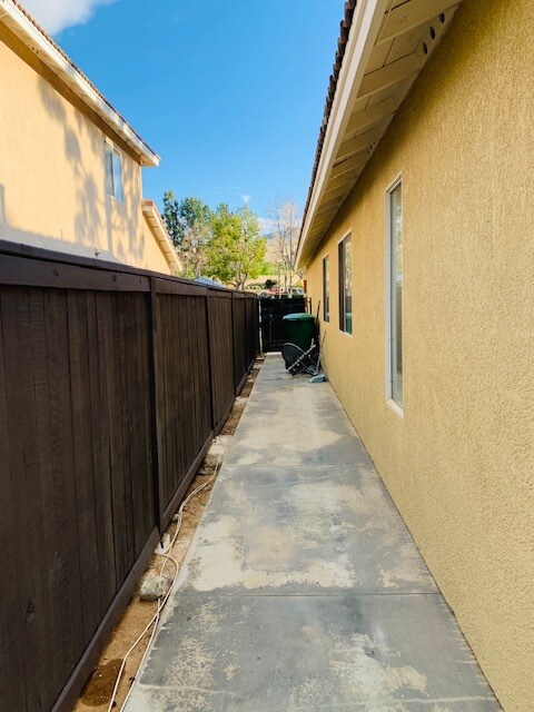 Building Photo - 973 Naples Dr