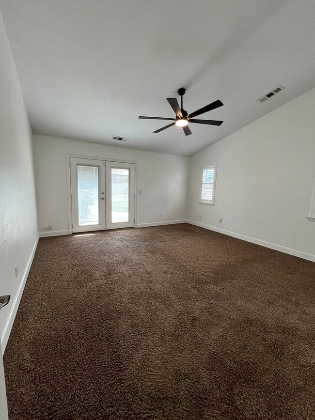 Building Photo - Beautiful Southside Visalia Home! Coming Soon!