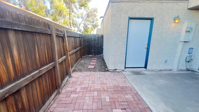 Building Photo - 6008 W Townley Ave