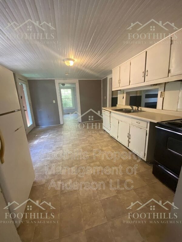 Building Photo - 1018 Cothran Cir