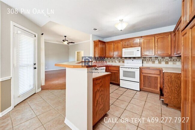 Building Photo - 308 Pin Oak Ln