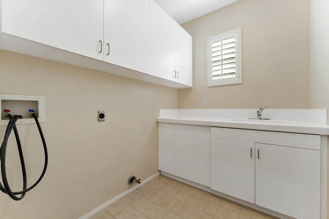 Building Photo - 25617 Henley Way