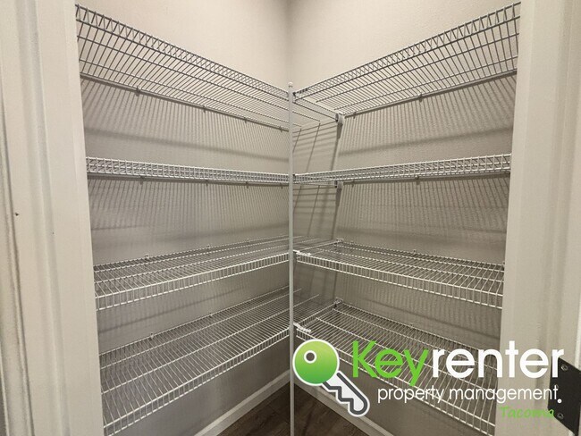 Building Photo - Beautiful 4 Bedroom 2.5 Bathroom Tacoma Home for Rent in Secluded Community!