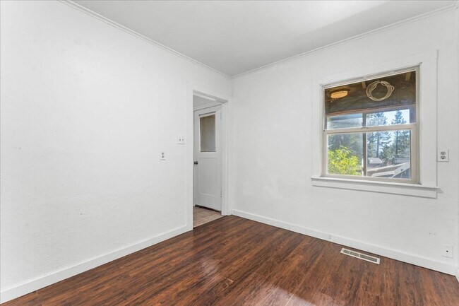 Building Photo - 405 - BEAVER DUPLEX