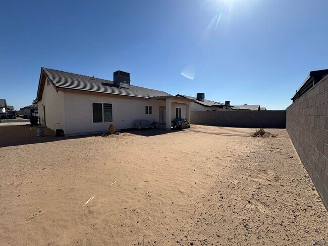 Building Photo - 4706 E Ortega St
