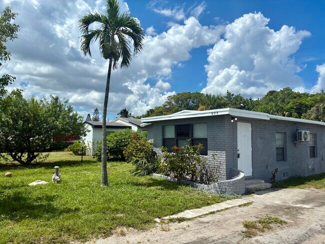 Building Photo - 605 NW 9th Ave