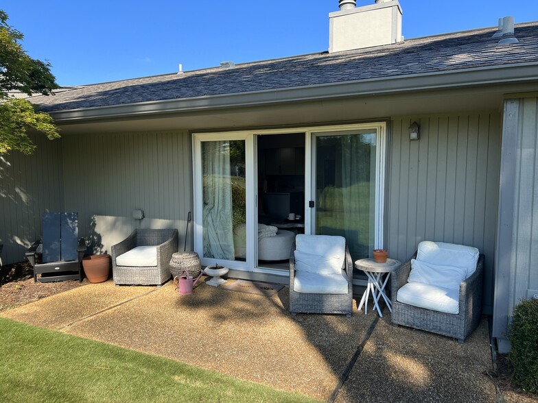 Living Area porch - 7725 River Ridge Rd NE
