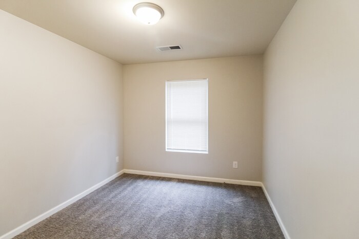 Building Photo - 3263 Pennington Dr