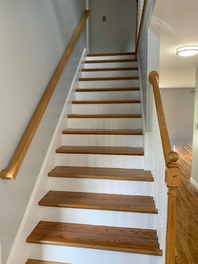 Building Photo - 9 Sunblaze Dr