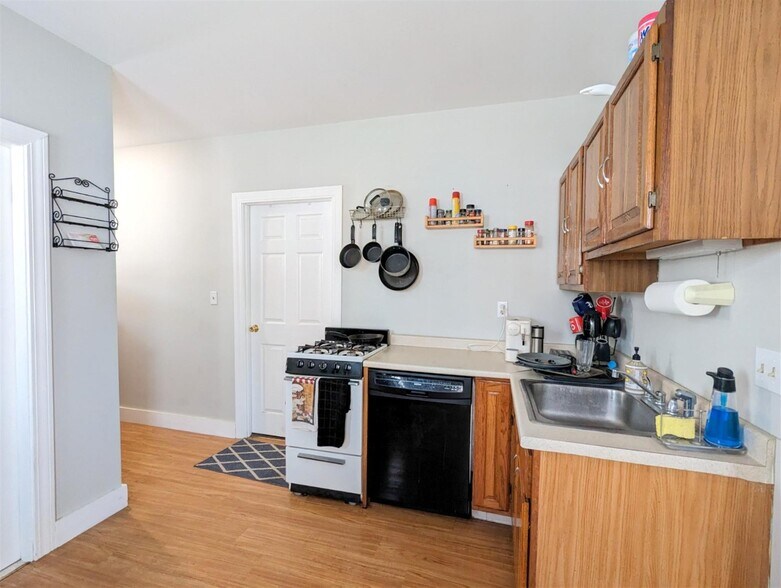 Building Photo - 383 Highland Ave