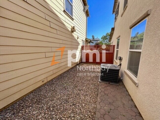 Building Photo - 3200 Puffin Cir