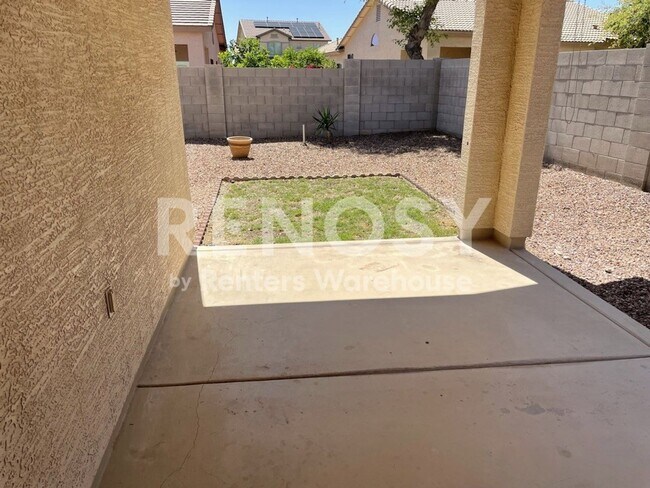 Building Photo - Your New 3 BD/2 BA Home in Surprise!