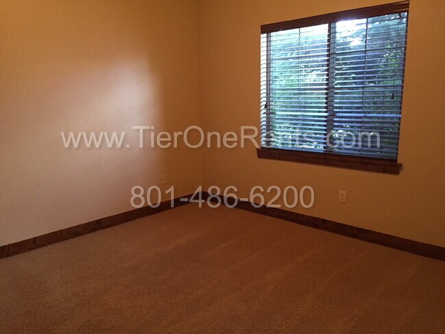 Building Photo - NO DEPOSIT Option Available for This Prope...