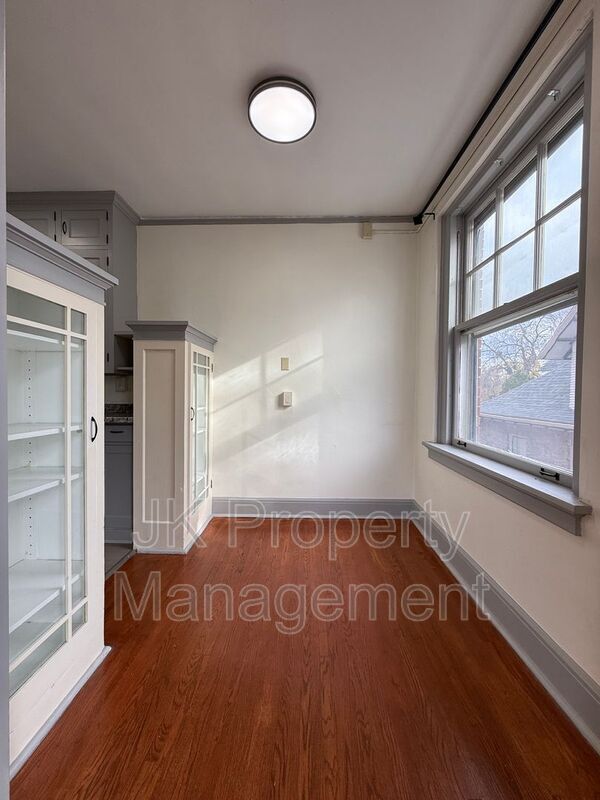 Building Photo - 310 5th St N