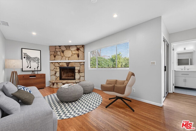 Building Photo - 2436 Walnut Ave