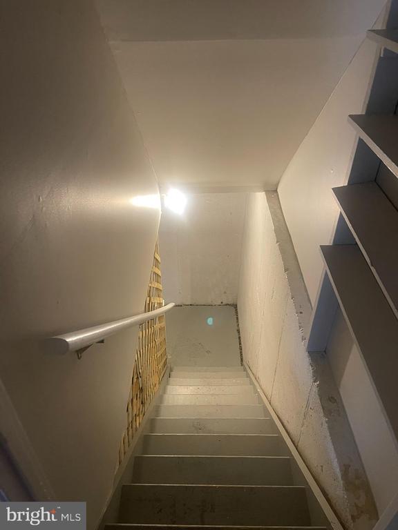 Building Photo - 207 Channing Dr