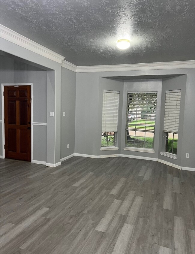 Building Photo - 17127 Mountain Crest Dr