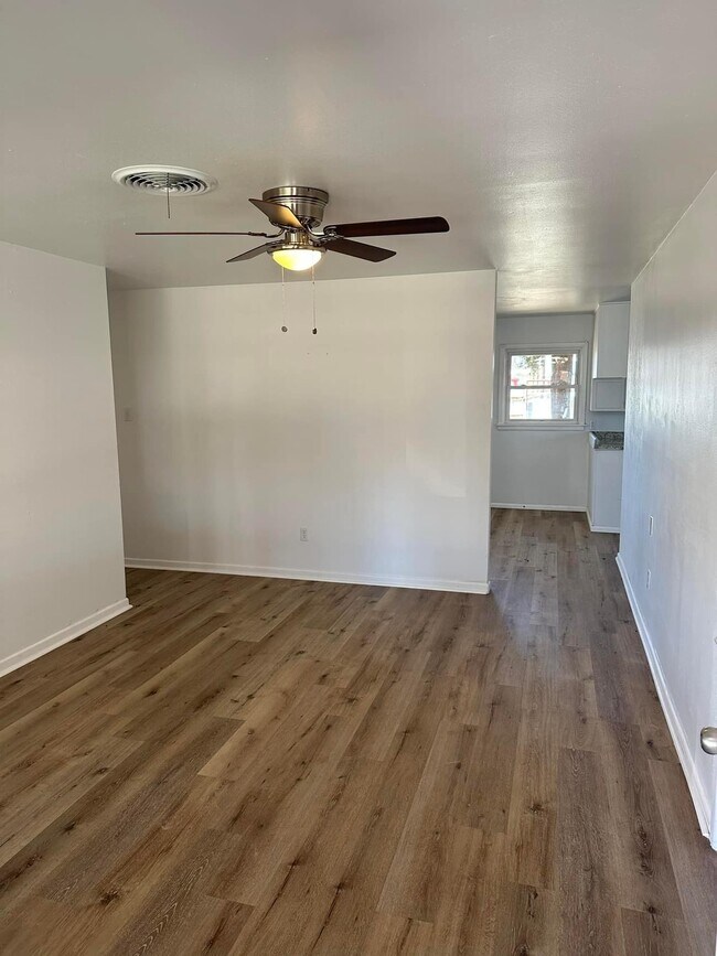 Building Photo - 313 Hunt Dr