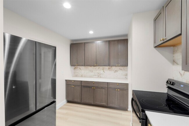 Building Photo - 84 Strecker Rd