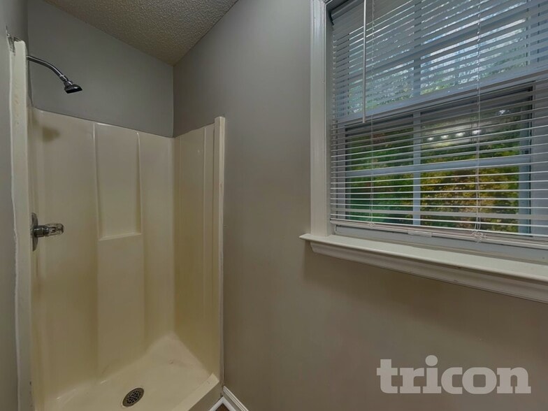 Building Photo - 1017 Laurel Leaf Rd