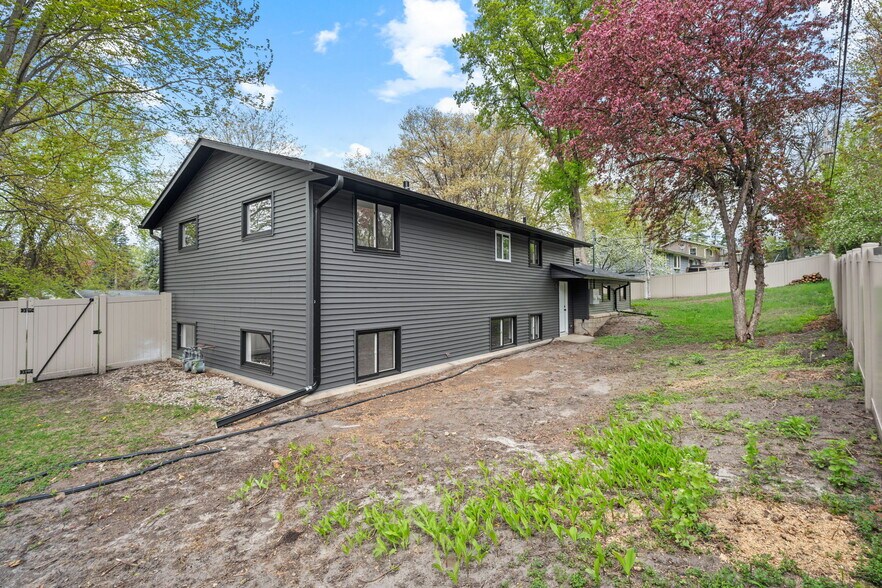 Building Photo - 58 Inglewood St