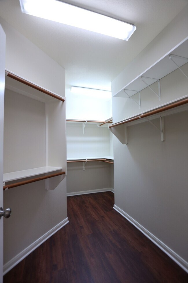 Building Photo - 3327 Summerwood Ln