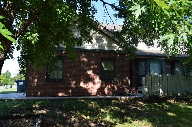 1517 S Goebel Cir - Goebel Duplexes