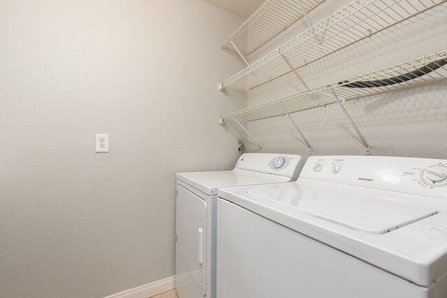 Building Photo - Second story unit overlooking pool in luxury Canyon Gate guard gated community