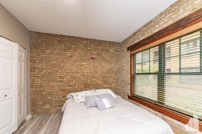 Building Photo - 2 bedroom in Chicago IL 60626