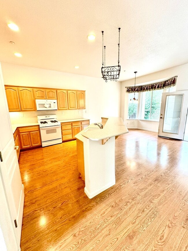 Building Photo - Adult 55+ Lovely Home in Springfield @ Whitney Oaks with a View