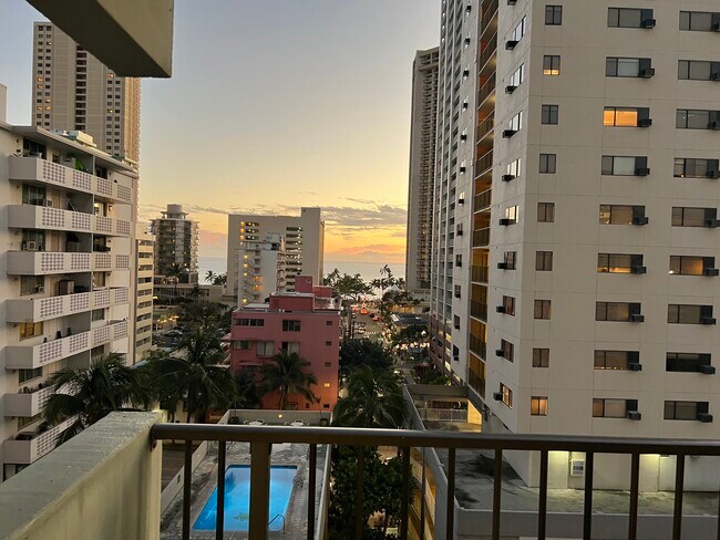 Building Photo - 2440 Kuhio Ave