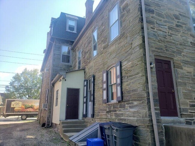 Building Photo - 105 Bethlehem Pike