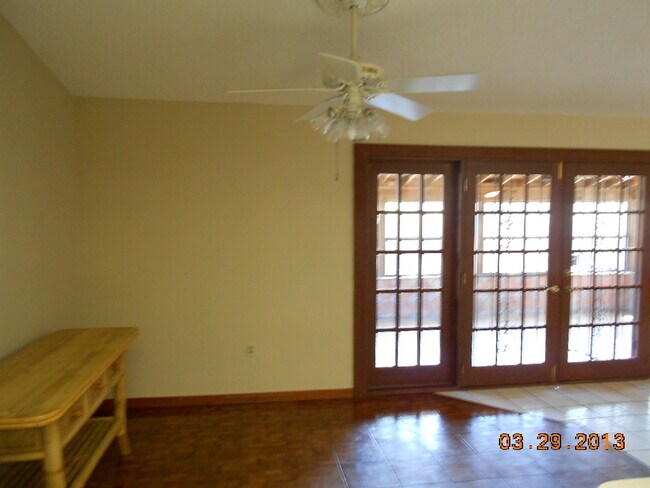 Building Photo - Charming 3/2 Home with Fireplace and 2-Car...