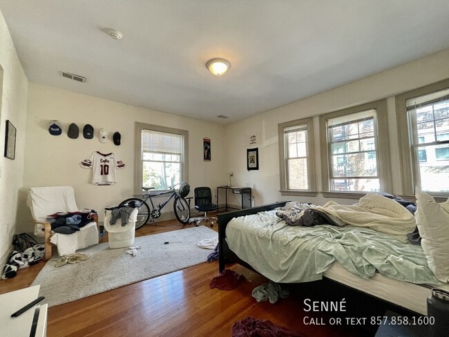 Primary Photo - 49 Englewood Ave