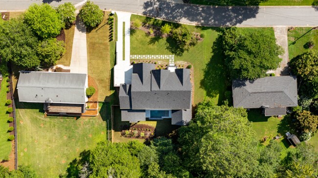 Building Photo - 312 Meadow Dr
