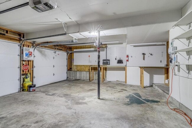 Building Photo - 2860 S Golden Way