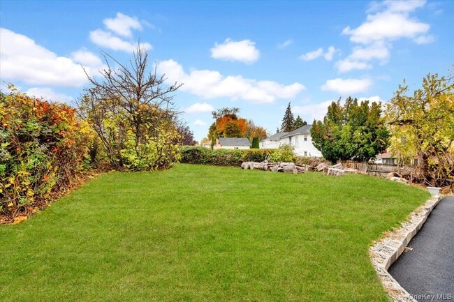 Building Photo - 75 W Kingsbridge Rd