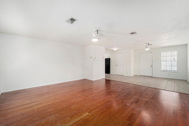 Building Photo - 1720 Libbey Dr