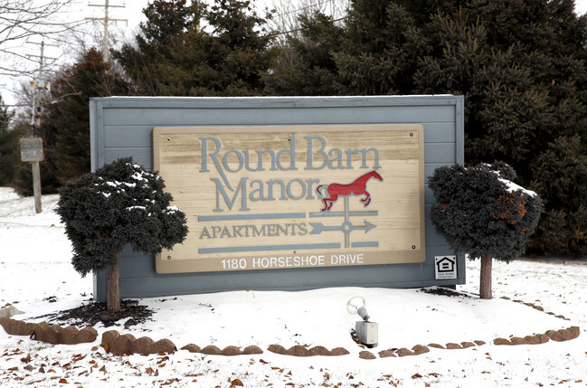 Community Sign - Round Barn Manor